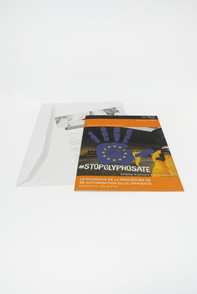 des brochures sous pli pour envoi postal